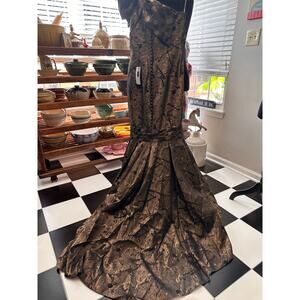 SAMPLE DRESS - Alexander, Size 6. SAMPLE YOU KNOW YOU KNOW!!!!!!